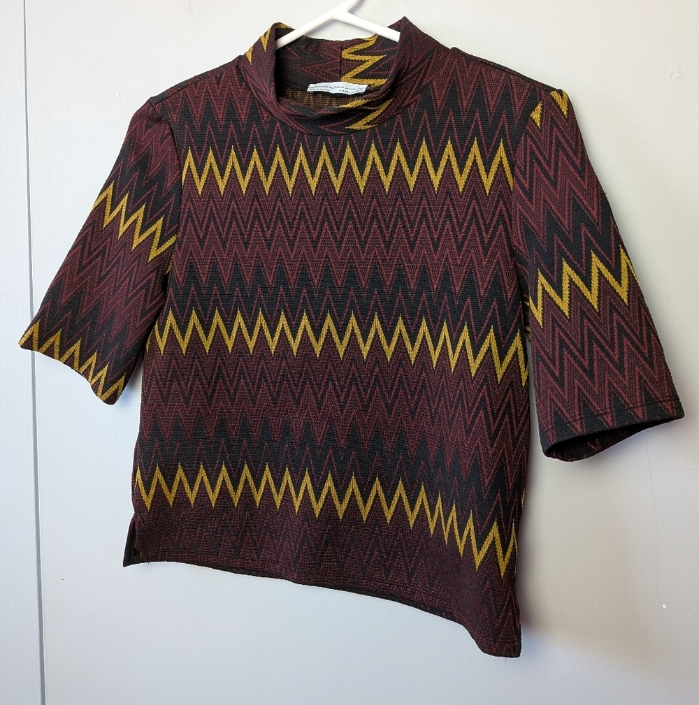 ZARA CROP Top Short Sleeve Aztec Pattern Colorful Size Medium Burgundy Black